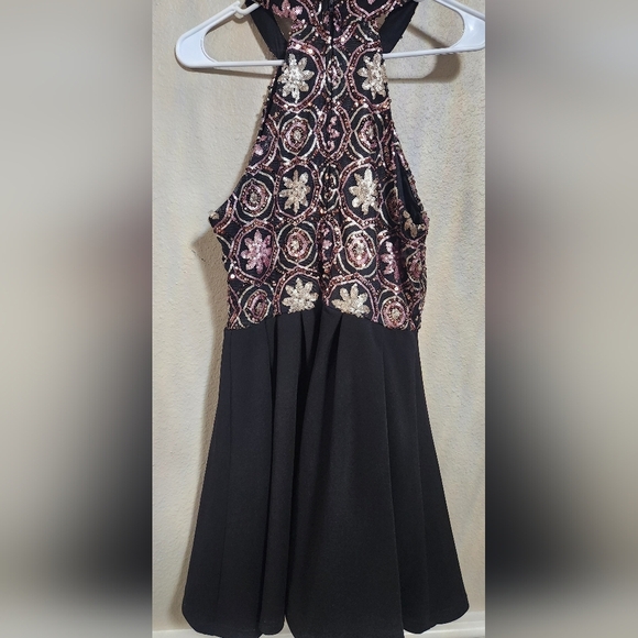 Juniors semiformal gown size 9 - Picture 5 of 8